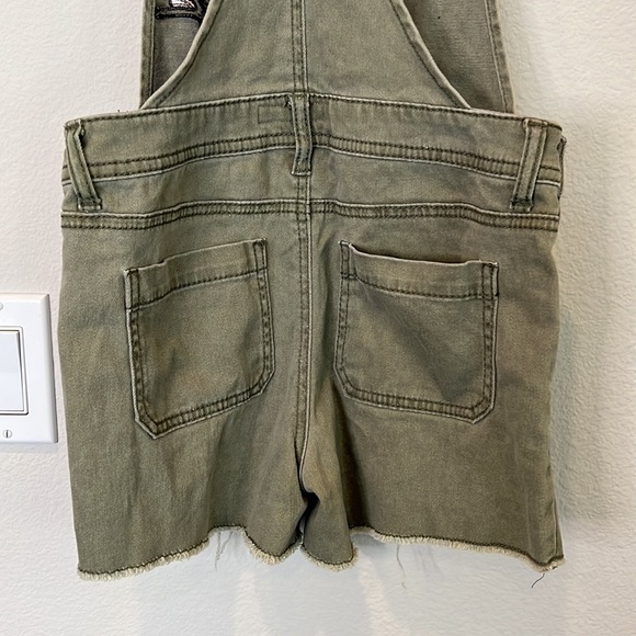 Tinsey Green Stetchy Overalls with Patches - Picture 5 of 7